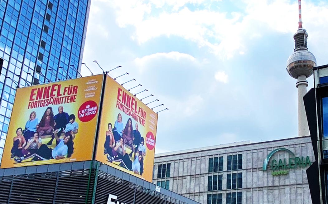 Enkel für Fortgeschrittene: Großfläche am Alexanderplatz